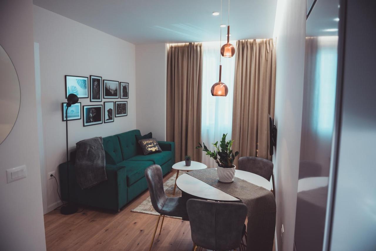 Tam Skanderbeg Square City Center Apartment No2 티라나 외부 사진