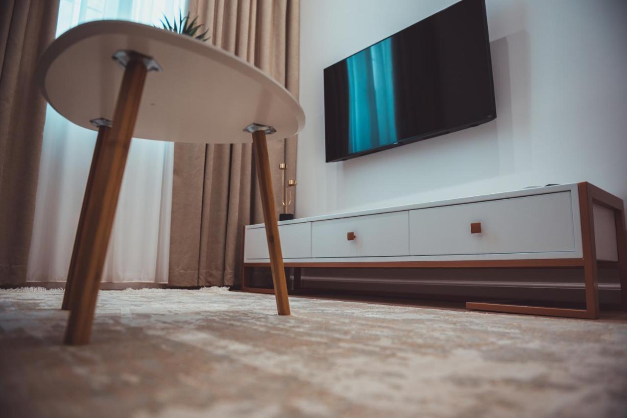 Tam Skanderbeg Square City Center Apartment No2 티라나 외부 사진