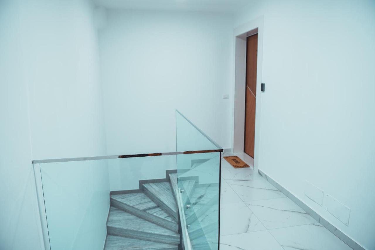 Tam Skanderbeg Square City Center Apartment No2 티라나 외부 사진