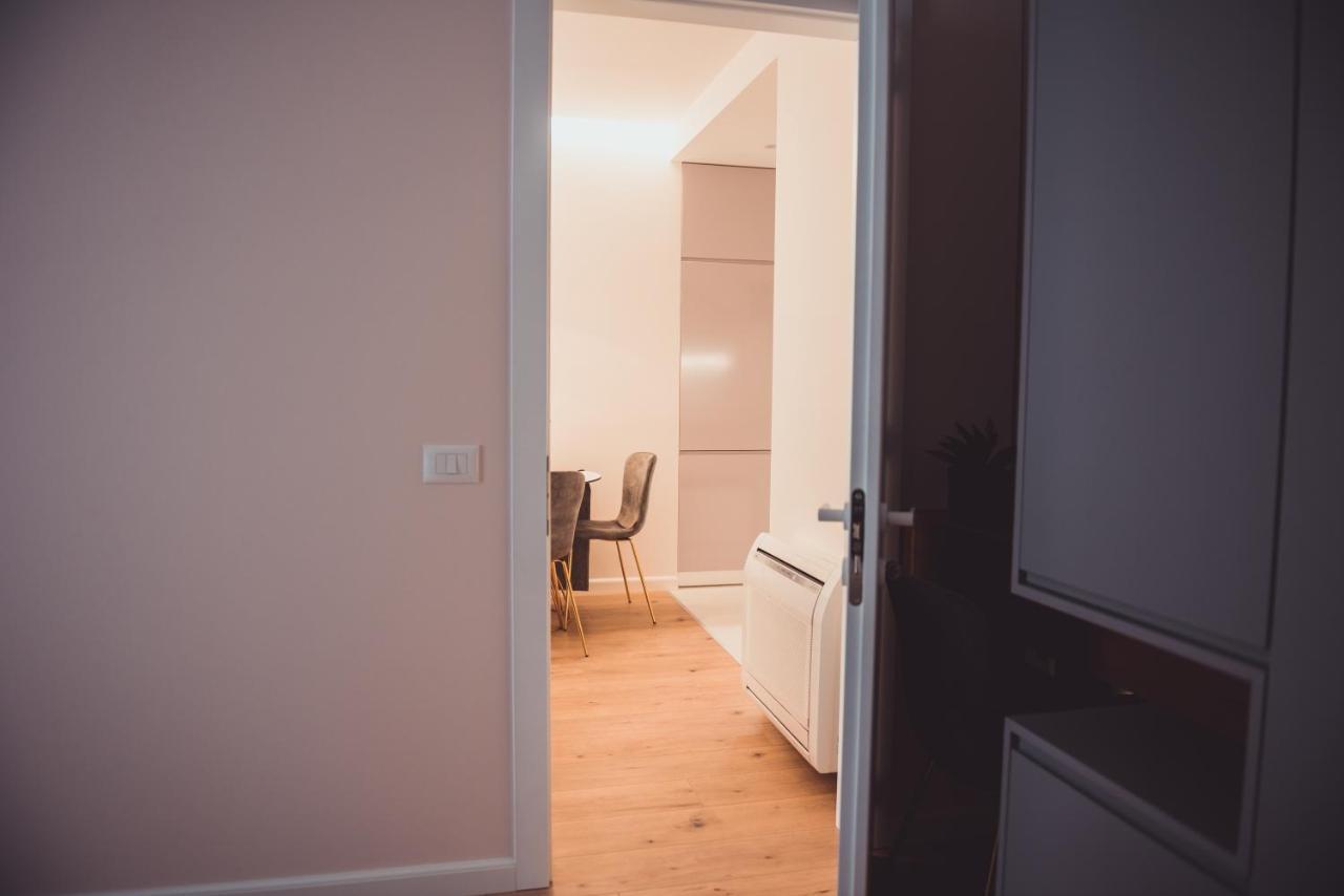 Tam Skanderbeg Square City Center Apartment No2 티라나 외부 사진